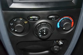 2013款华泰圣达菲1.8T自动两驱天窗版