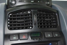 2013款华泰圣达菲1.8T自动两驱天窗版