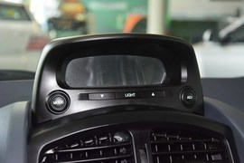 2013款华泰圣达菲1.8T自动两驱天窗版