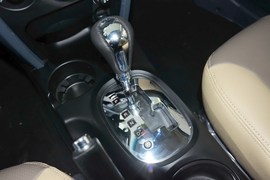 2013款华泰圣达菲1.8T自动两驱天窗版