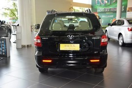 2013款华泰圣达菲1.8T自动两驱天窗版