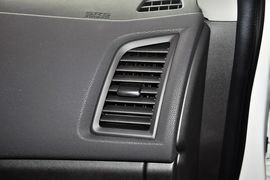 2014款三菱劲炫2.0L自动两驱超越版