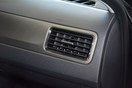 2013款大众新桑塔纳1.4L手动舒适版