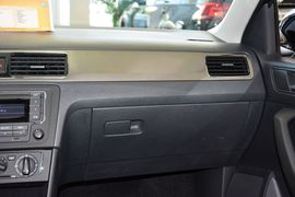 2013款大众新桑塔纳1.4L手动舒适版