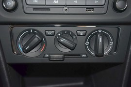 2013款大众新桑塔纳1.4L手动舒适版