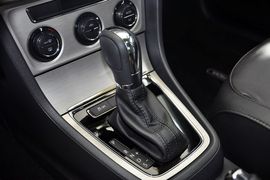 2013款大众朗逸1.6L自动豪华版