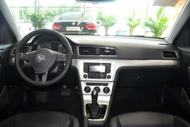 2013款大众朗逸1.6L自动豪华版