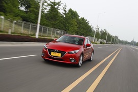 2014款马自达3昂克赛拉动态对比福克斯文章配图