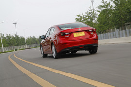 2014款马自达3昂克赛拉动态对比福克斯文章配图