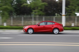 2014款马自达3昂克赛拉动态对比福克斯文章配图