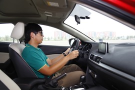 2014款马自达3昂克赛拉动态对比福克斯文章配图