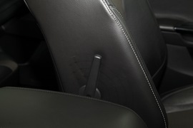 2012款福特福克斯两厢2.0L自动试驾实拍