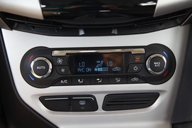 2012款福特福克斯两厢2.0L自动试驾实拍