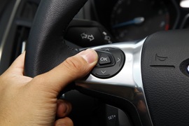 2012款福特福克斯两厢2.0L自动试驾实拍