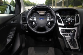2012款福特福克斯两厢2.0L自动试驾实拍