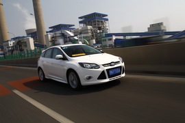 2012款福特福克斯两厢2.0L自动试驾实拍