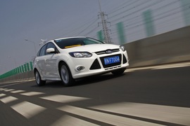 2012款福特福克斯两厢2.0L自动试驾实拍