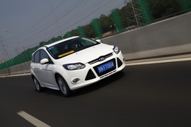 2012款福特福克斯两厢2.0L自动试驾实拍