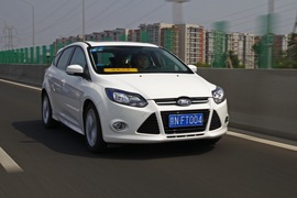 2012款福特福克斯两厢2.0L自动试驾实拍