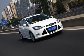 2012款福特福克斯两厢2.0L自动试驾实拍