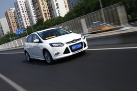 2012款福特福克斯两厢2.0L自动试驾实拍