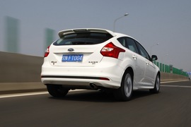2012款福特福克斯两厢2.0L自动试驾实拍