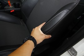 2012款福特福克斯两厢2.0L自动试驾实拍