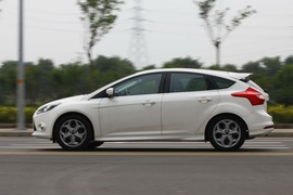 2012款福特福克斯两厢2.0L自动试驾实拍