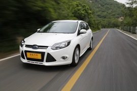 2012款福特福克斯两厢2.0L自动试驾实拍