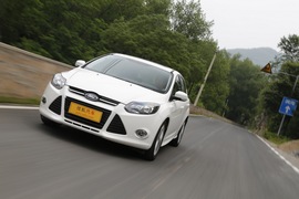 2012款福特福克斯两厢2.0L自动试驾实拍