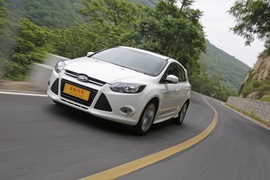 2012款福特福克斯两厢2.0L自动试驾实拍