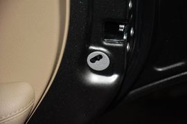 2013款起亚索兰托2.4L汽油四驱豪华版5座