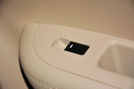 2013款起亚索兰托2.4L汽油四驱豪华版5座