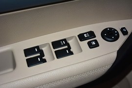 2013款起亚索兰托2.4L汽油四驱豪华版5座