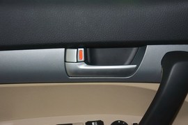 2013款起亚索兰托2.4L汽油四驱豪华版5座