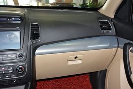 2013款起亚索兰托2.4L汽油四驱豪华版5座