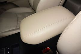 2013款起亚索兰托2.4L汽油四驱豪华版5座