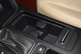 2013款起亚索兰托2.4L汽油四驱豪华版5座