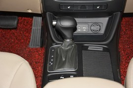 2013款起亚索兰托2.4L汽油四驱豪华版5座