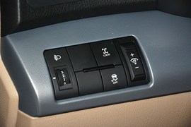 2013款起亚索兰托2.4L汽油四驱豪华版5座