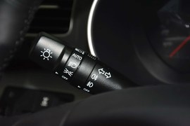 2013款起亚索兰托2.4L汽油四驱豪华版5座