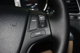 2013款起亚索兰托2.4L汽油四驱豪华版5座