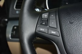 2013款起亚索兰托2.4L汽油四驱豪华版5座