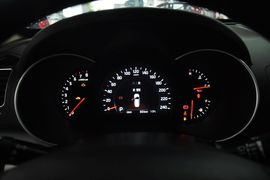 2013款起亚索兰托2.4L汽油四驱豪华版5座