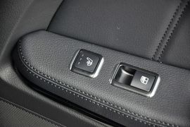 2015款奔驰E320L运动豪华型