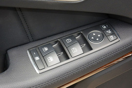 2015款奔驰E320L运动豪华型