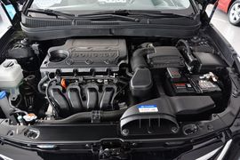 2014款现代索纳塔八2.4L自动领先版