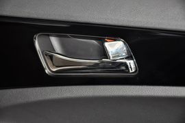 2014款现代索纳塔八2.4L自动领先版