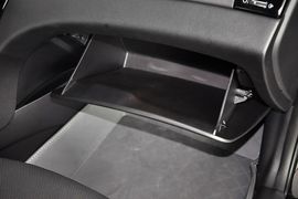 2014款现代索纳塔八2.4L自动领先版