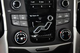 2014款现代索纳塔八2.4L自动领先版